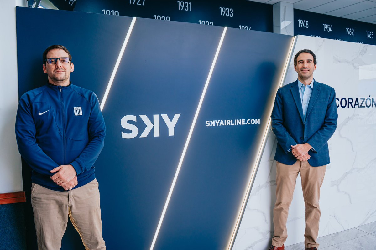 ClubALoficial's tweet photo. 🌐𝗦𝗞𝗬 𝗔𝗜𝗥𝗟𝗜𝗡𝗘 aterriza en la zona más exclusiva del Estadio Alejandro Villanueva. 

El palco presidencial del estadio de Alianza Lima pasará a llamarse “Palco SKY Airline” hasta el final del Torneo Clausura.

Mira la nota completa en nuestra página web➡️ https://t.co/VoyB1tIZFe

#ConAlianzaSiempre 
#ComprometidasConElALiento