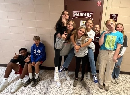CISchoolDist's tweet photo. Tuesday kicked off the school-year portion of C-I's Link Crew program. Link Leaders and 7th graders completed a scavenger hunt around the building to make sure all new students knew where to find their essential places. #linkcrew #gocigo #rangernation https://t.co/uHFuy37hmb