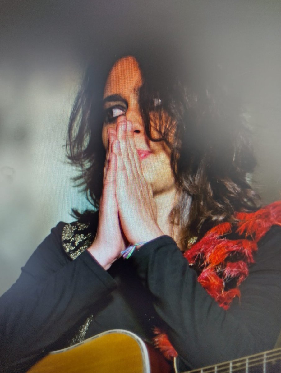 _Lady_Witch_'s tweet photo. Quan un amic t'envia fotos que no recordaves que t'havies deixat fer... 😅🤣 🙏Vic, dissabte que ve, veniu que no me pintaré tant però farem #concert 💥 https://t.co/j7A4vO6VbQ