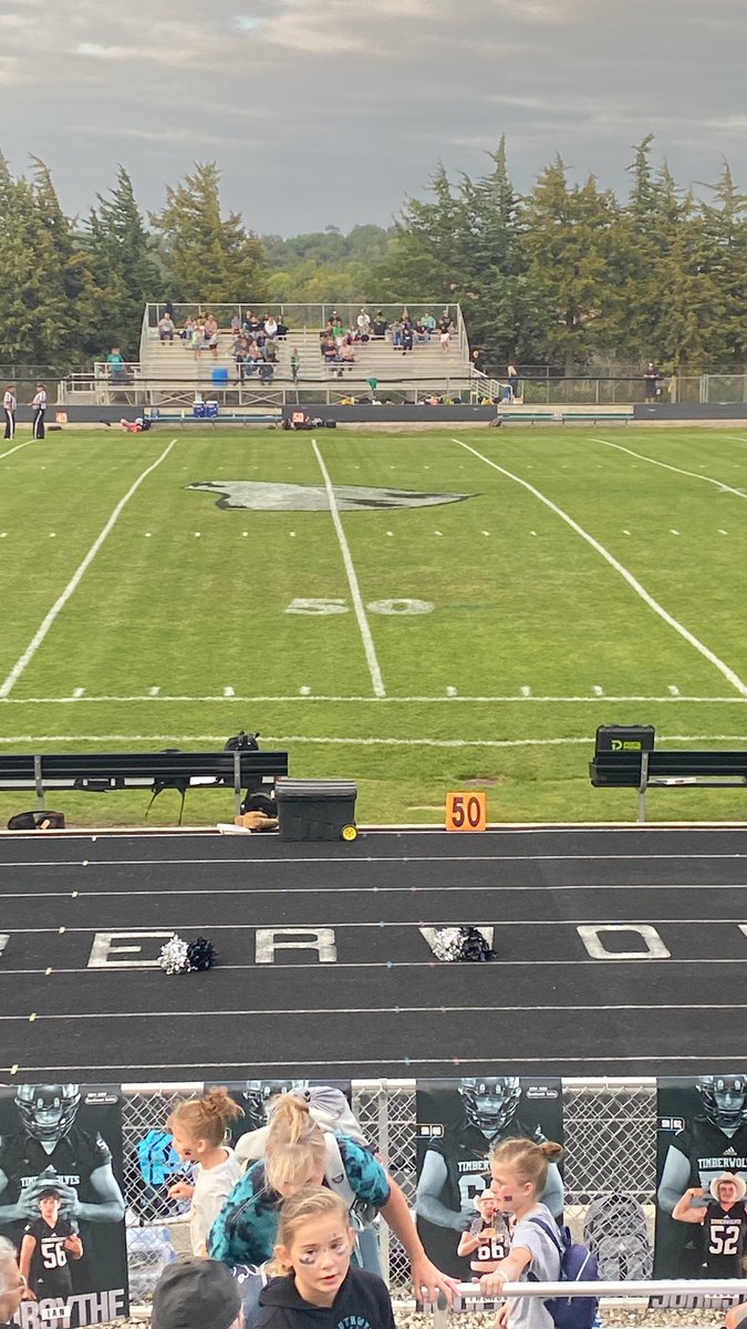 Welcome to Corning, Iowa where it is homecoming for Southwest Valley as they take on Grandview Christian. Action starts in 15 minutes.
#KMAsports
