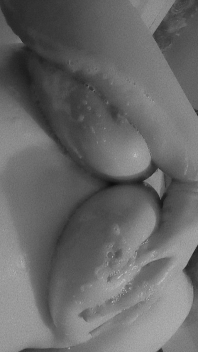 NikkiJK78's tweet photo. 🧼

#nsfw #nsfwtwt ♡ + rt https://t.co/yyZgsonYiN