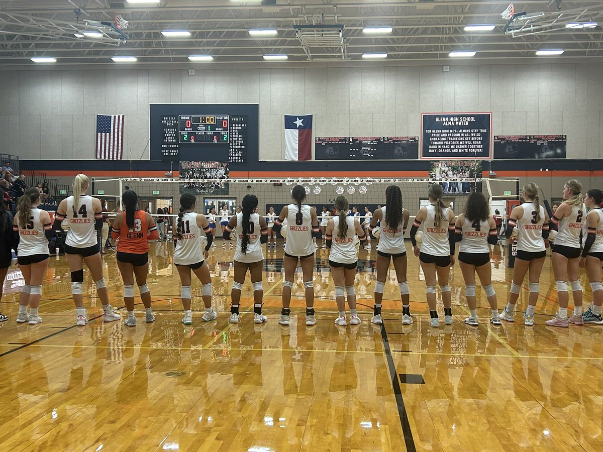 Glenn_Athletics's tweet photo. ⭐️🏐DISTRICT OPENER 🏐⭐️
Grizzlies take on Leander High while also getting to celebrate future athletes from @DanielsonMiddle!🐻 Let’s go Grizz!! #GrizzlyNation #RiseAboveTheRest https://t.co/7BEiKR0GBc