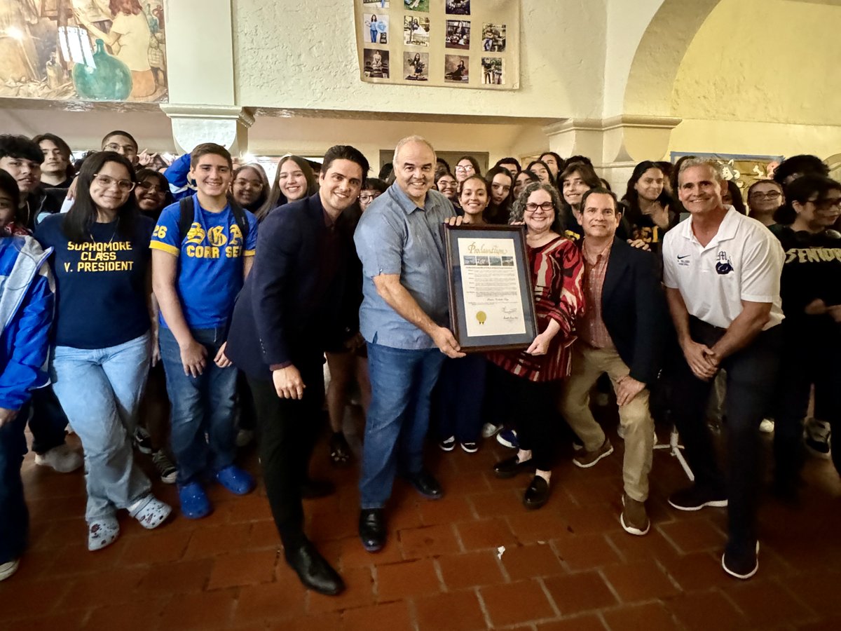 Today, on my 60th birthday, I’m honored to say that it's Xavier Cortada Day in Miami-Dade County! 🎉

I celebrated by giving back to my alma mater, Miami High, with the dedication of the Underwater 13 ceramic mural at the school’s entrance 🌊