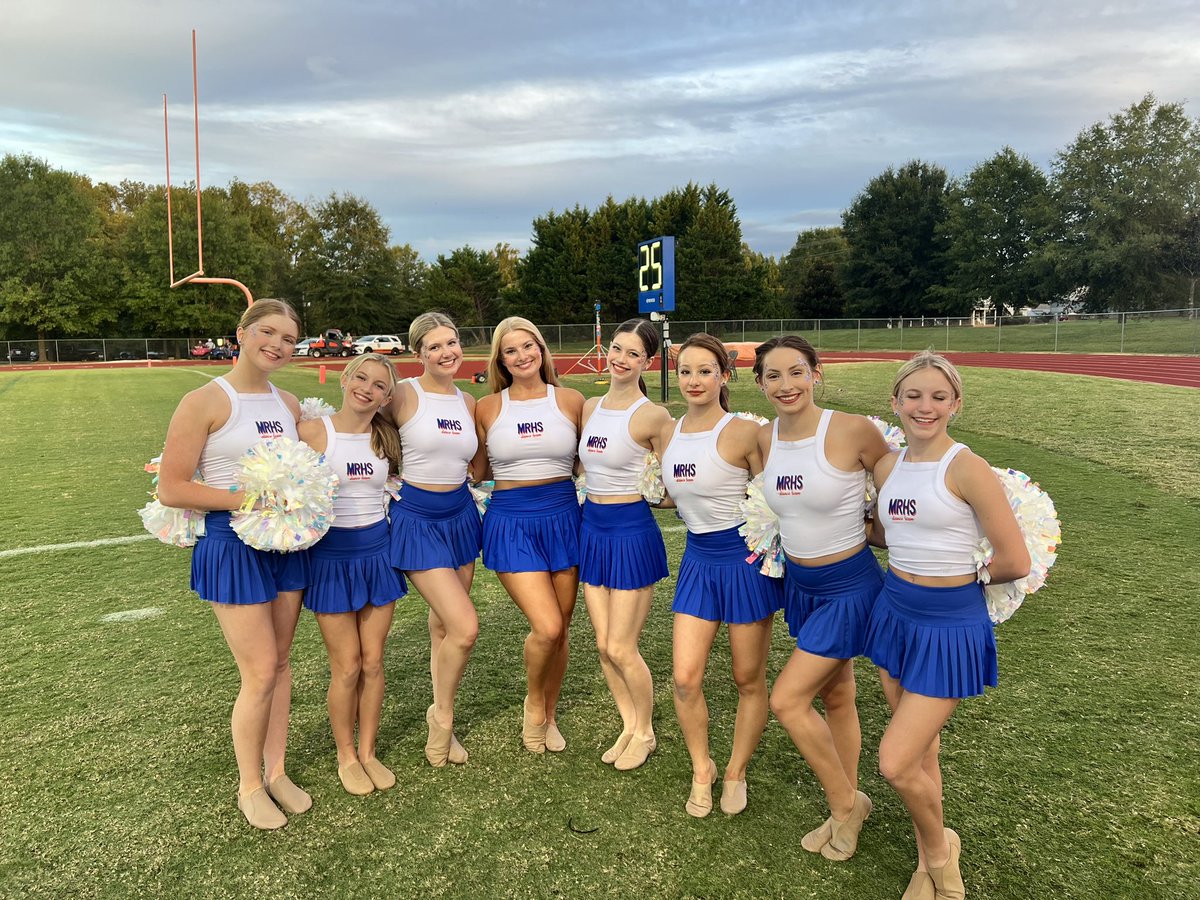 It’s a beautiful evening <a href="/MarvinRidgeHSNC/">Marvin Ridge High School</a> as <a href="/MarvinRidgeFB/">Marvin Ridge Football</a> takes on <a href="/TheLake_FB/">Lake Norman Football</a>! At the half it’s the #Mavs 7, #Wildcats 15. Let’s go #Mavs! #TeamUCPS #BeTheBest <a href="/UCPSNC/">Union County Public Schools</a> <a href="/UCPSNCAthletics/">UCPS NC Athletics</a> <a href="/MavAthletics/">Marvin Ridge Athletics</a> 👏💯🏈