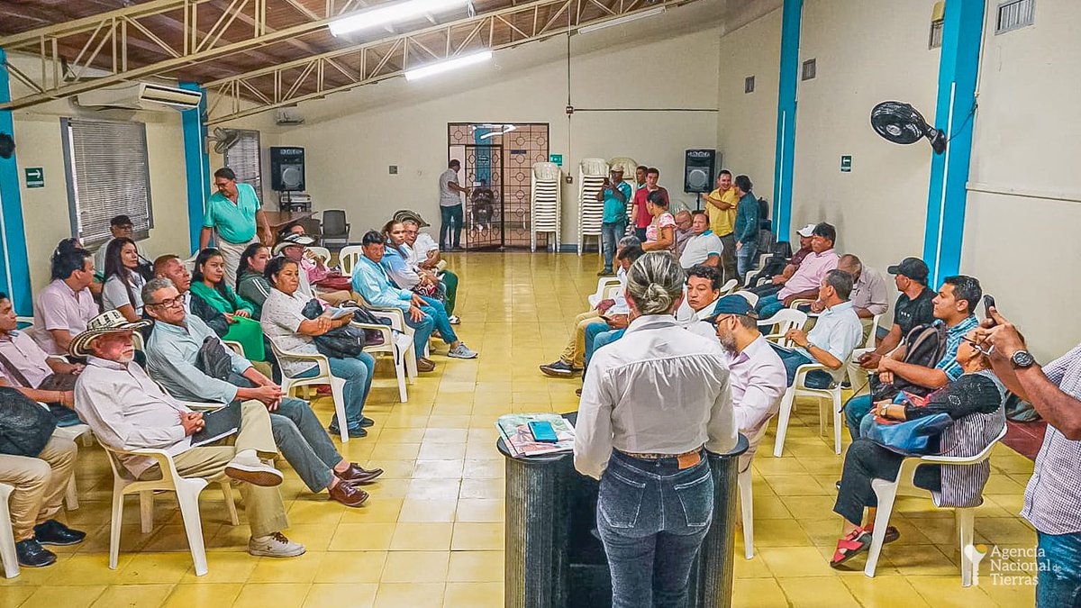 AgenciaTierras's tweet photo. 36 organizaciones y asociaciones campesinas de Córdoba 📍 participaron en el proceso para elegir a los representantes de mujeres rurales 👩🏾‍🌾👩🏻‍🌾 y organizaciones campesinas del Comité de Selección, del programa especial de dotación de tierras 🌱, los elegidos fueron la lideresa Elvira Negrete y Félix Urango Agamez.