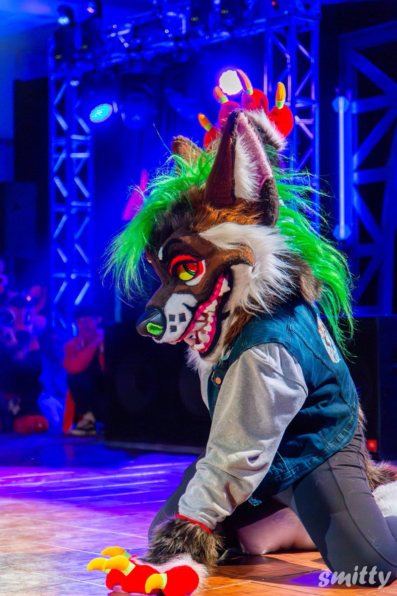 It’s Friday the 13th, show me your spooky suits/art &gt;:3