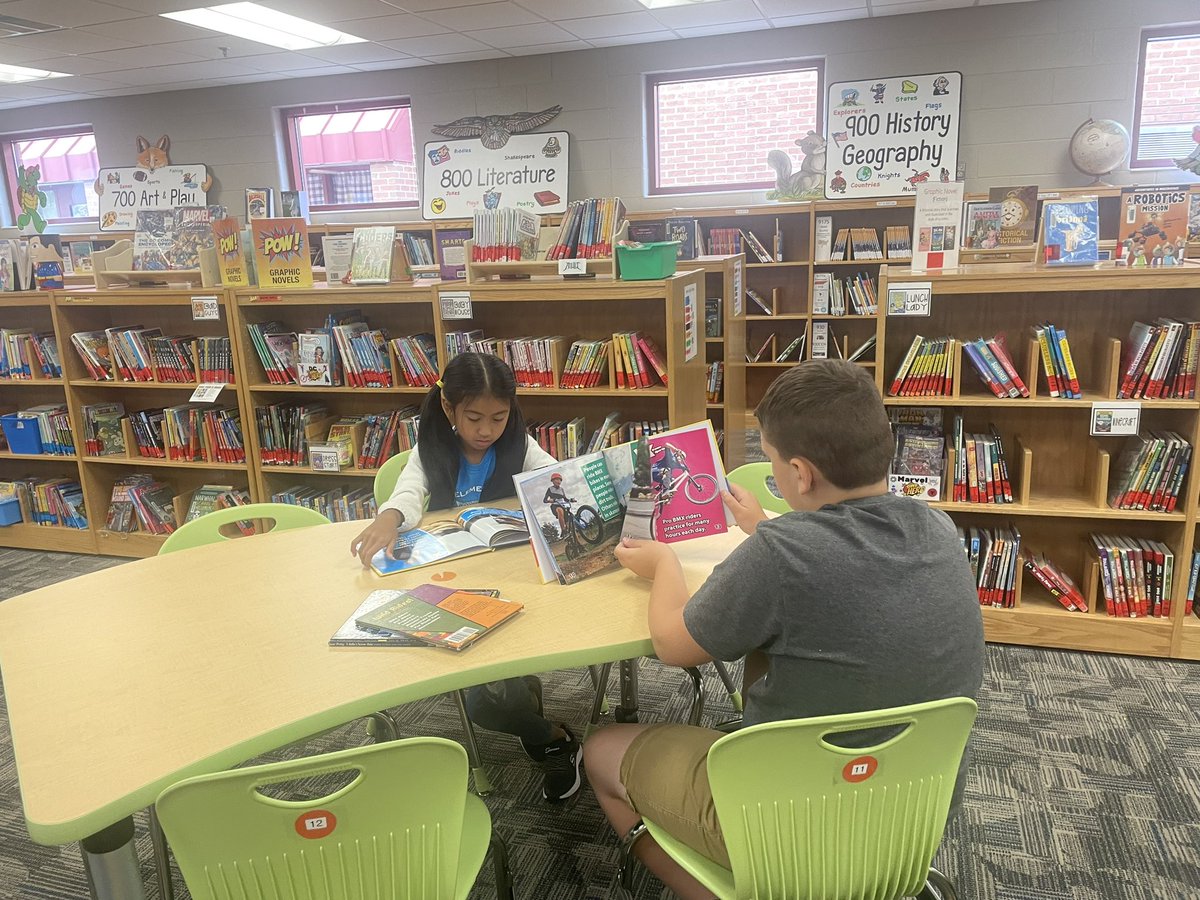 KCS_JeffLibrary's tweet image. To build stamina, every library class begins with students Reading to Self. @KCS_Libraries @KCS_Jefferson