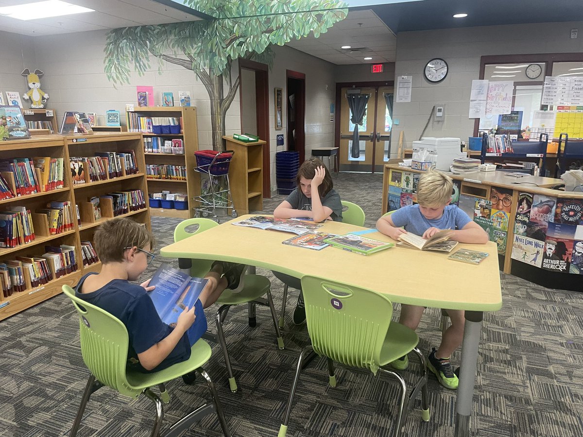 KCS_JeffLibrary's tweet image. To build stamina, every library class begins with students Reading to Self. @KCS_Libraries @KCS_Jefferson