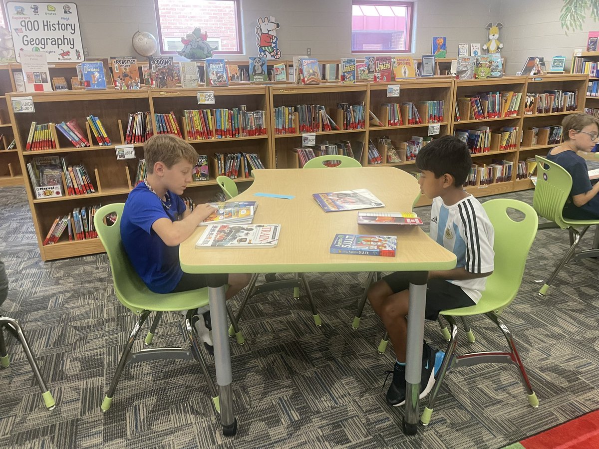 KCS_JeffLibrary's tweet image. To build stamina, every library class begins with students Reading to Self. @KCS_Libraries @KCS_Jefferson