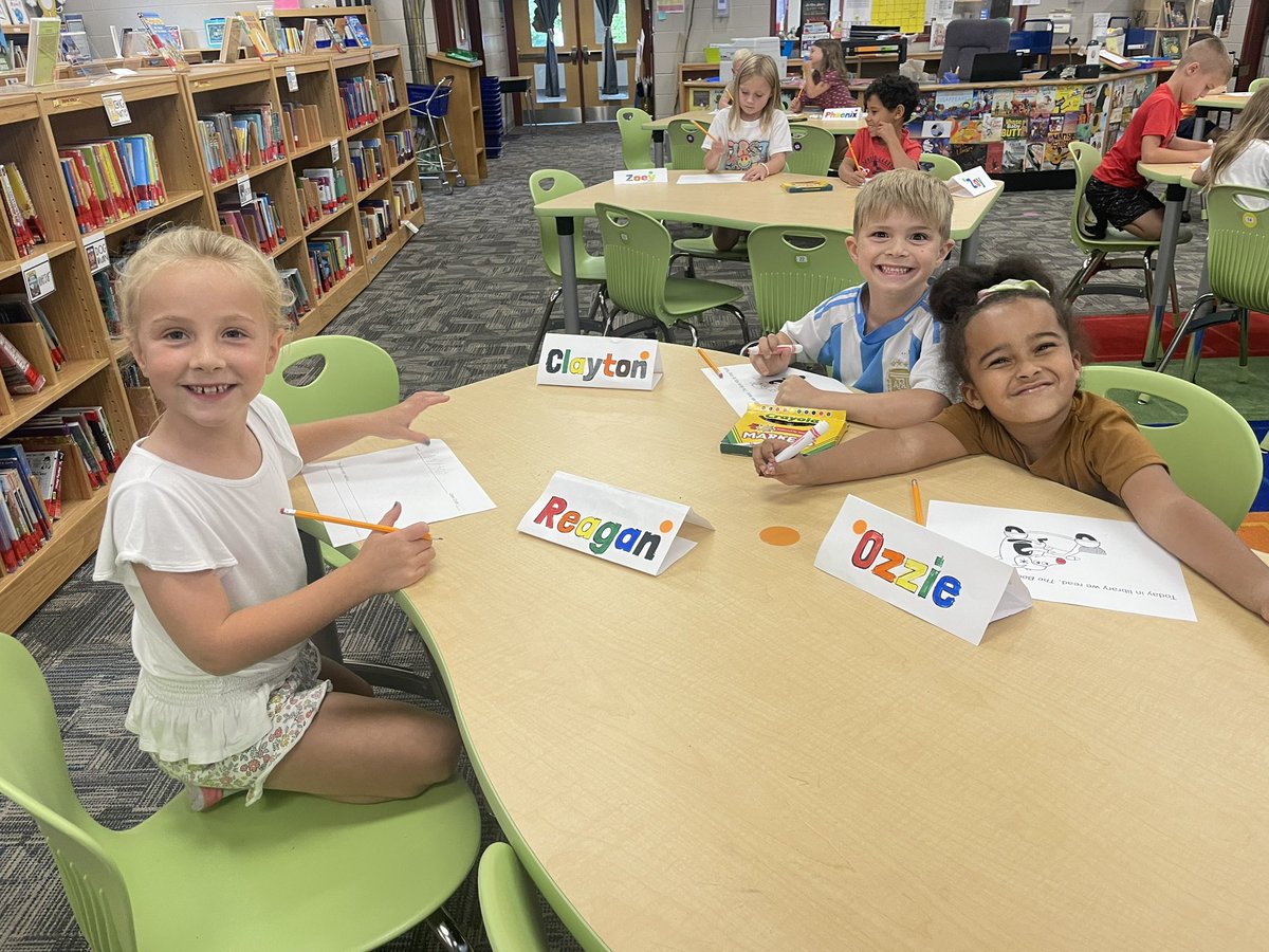 KCS_JeffLibrary's tweet image. After story time students respond to our reading in a variety of ways. Students often become authors and illustrators themselves during this time. @KCS_Jefferson @KCS_Libraries