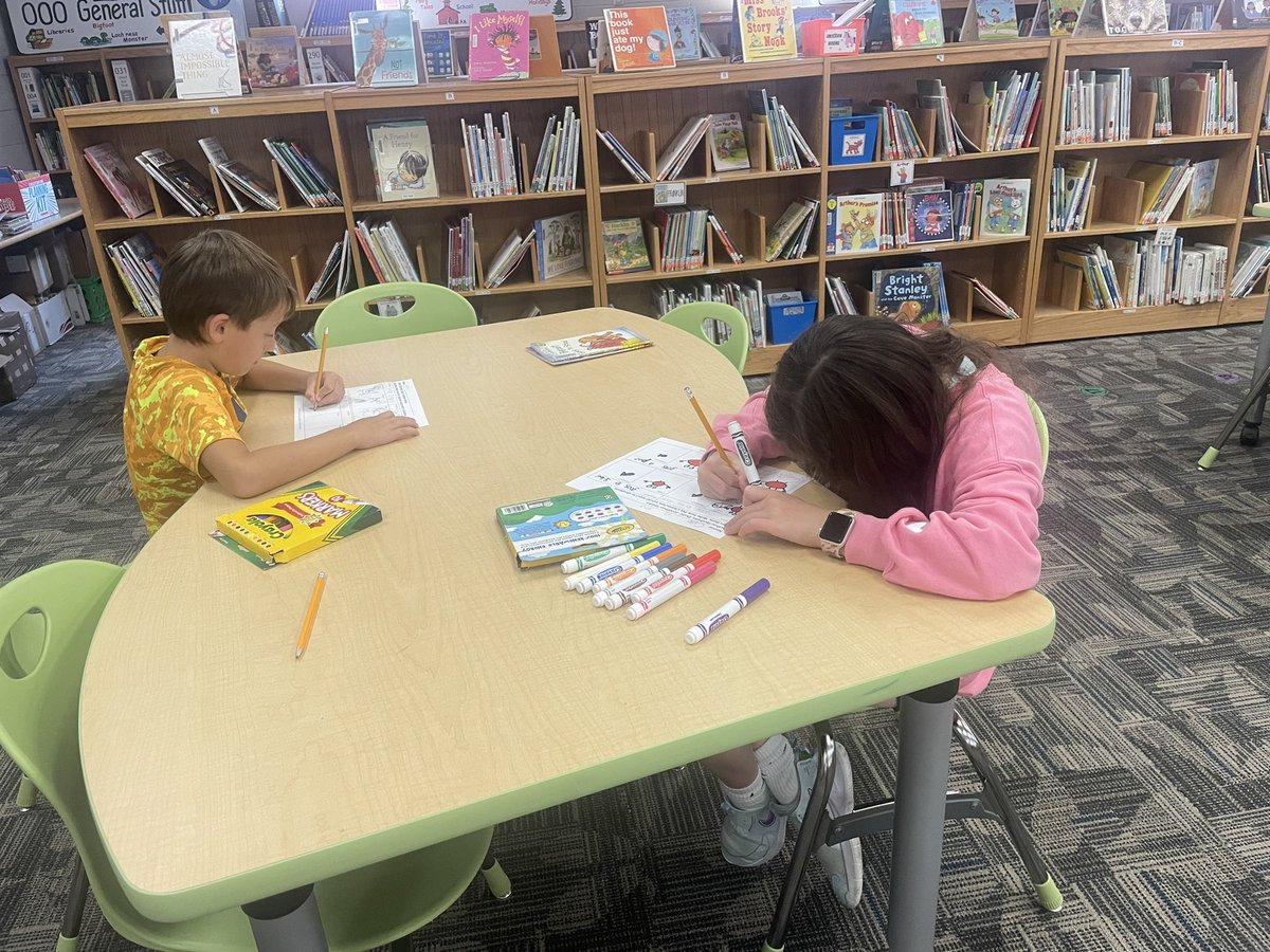 KCS_JeffLibrary's tweet image. After story time students respond to our reading in a variety of ways. Students often become authors and illustrators themselves during this time. @KCS_Jefferson @KCS_Libraries