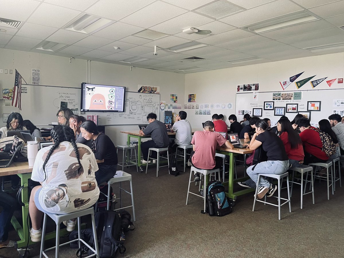 Awesome to see students working together helping each other. Definitely was a Good Friday the 13th❣️ #Burtonexperience #photoshopediting