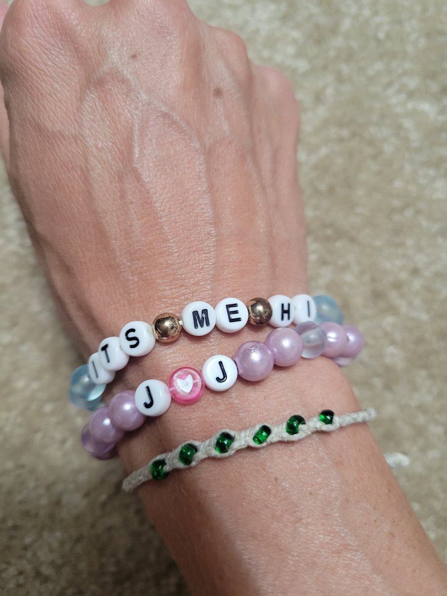 evenbetterjen's tweet photo. #SwiftieGoodLuckCharm #friendshipbracelets
One for Taylor and one for my love. https://t.co/bZxbkPiYwC