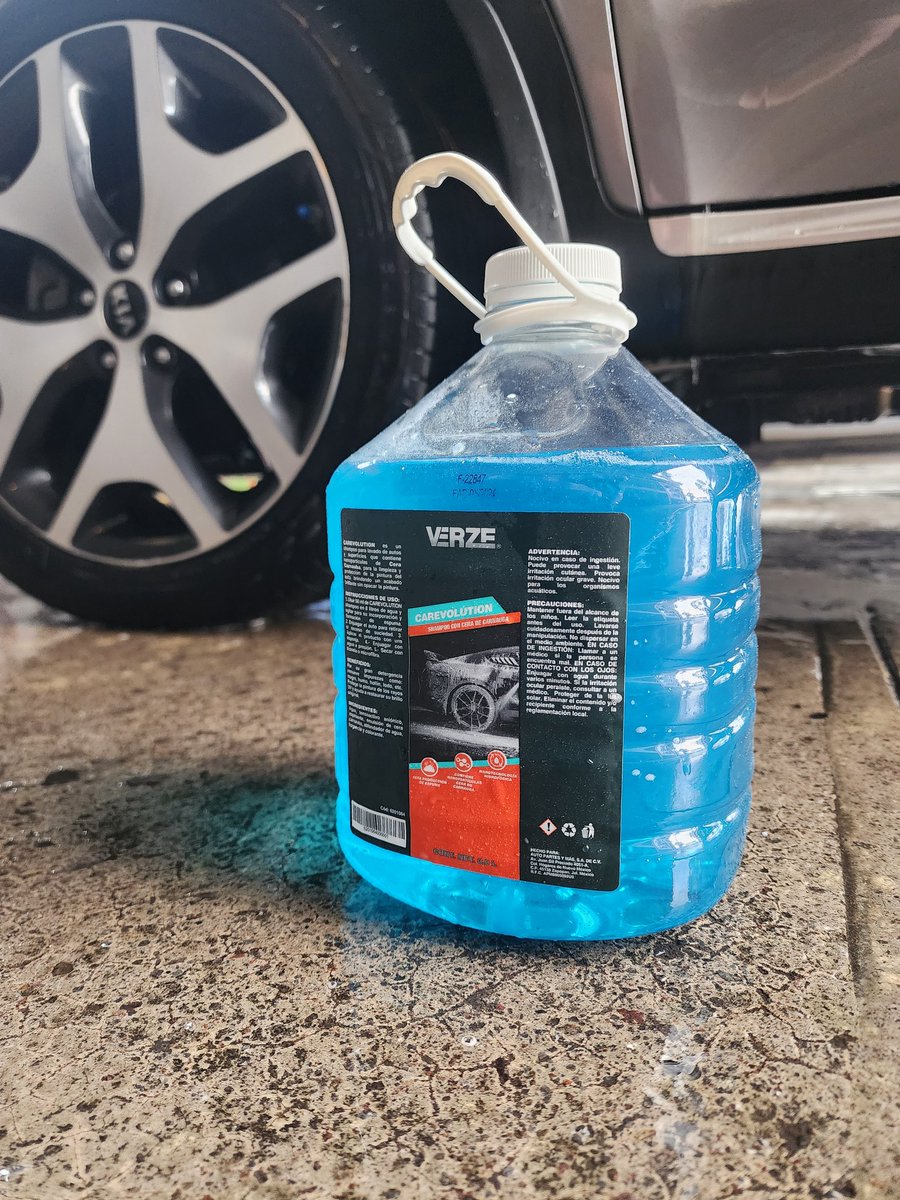 cuartodemillamx's tweet photo. Shampoo para auto con carnauba de ma marca Verze.
De venta en @RefAPYMSA y #Autex. https://t.co/kI4QBLsCY9