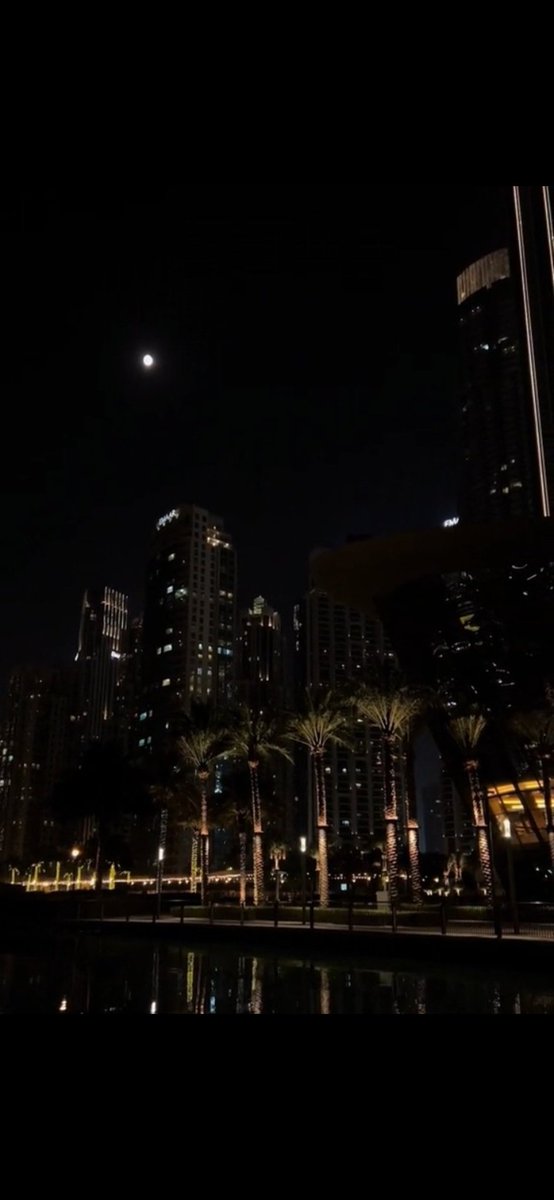 #حاجه_تحبها

.

من يعلمك ،
ياوطن ،
أني بغيبتك ،
غربة ،
وبكل محطة ،
ألملم ،
بقايا طيوفك ،
كأني ،
عين بوسط ،
عتمة ،
تبي نور .