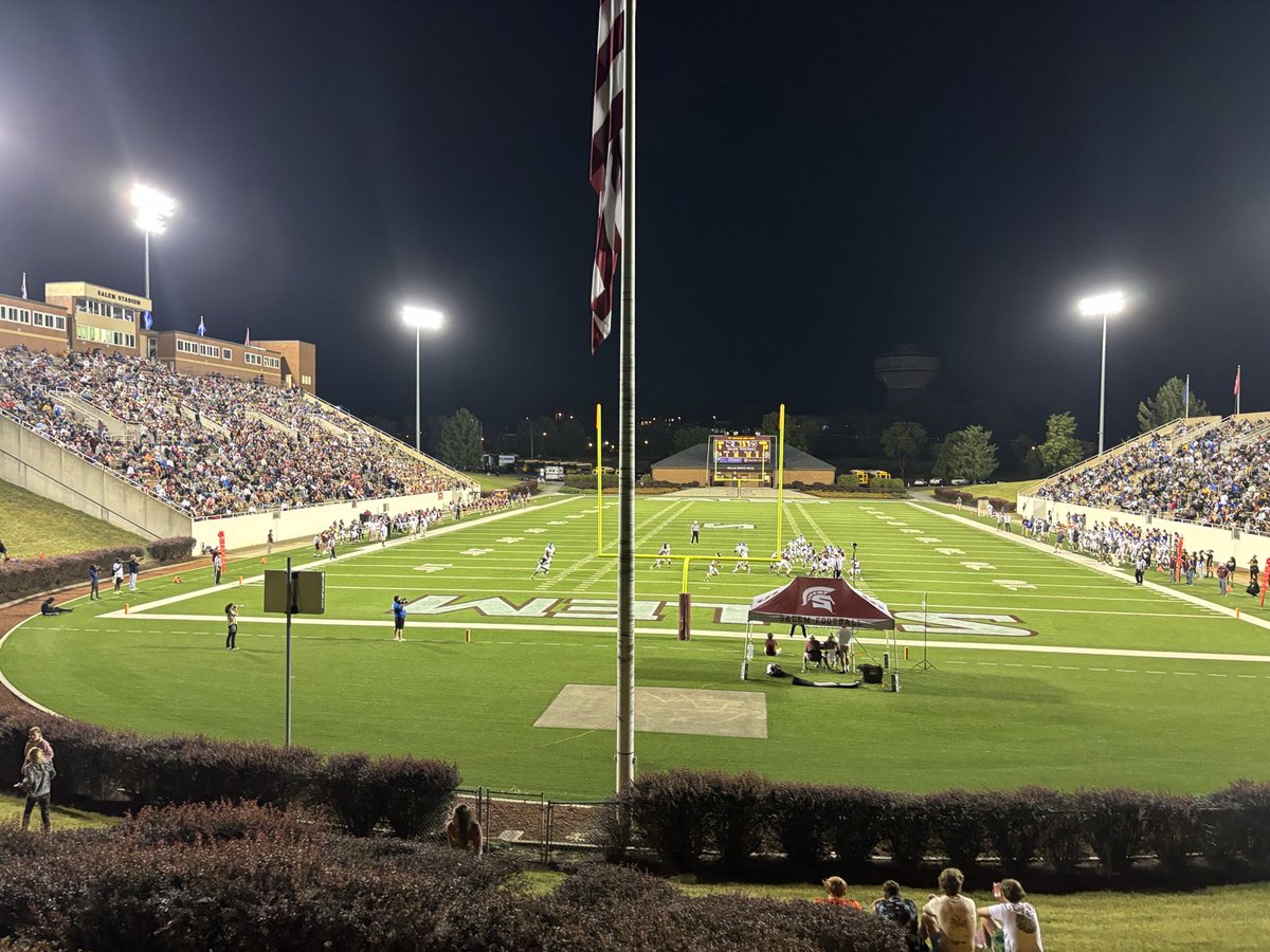 BryanStiney's tweet photo. Friday Night Lights in the RVA! Love it🏈 @RoanokeFB #WinThe Outs https://t.co/LH3aTossq4