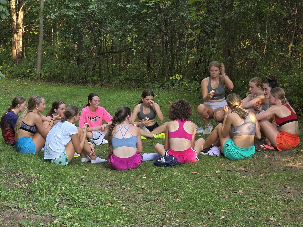 VermeulenJim's tweet photo. Wildcats XC runners pull together following a busy and hard first week. https://t.co/UWPXtvZBal