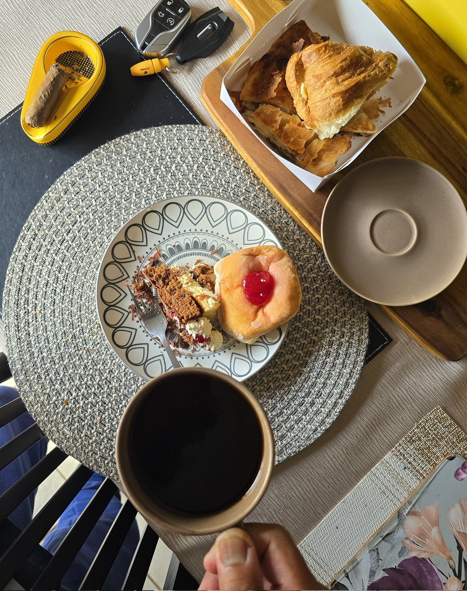 Happy weekend, everyone.
Ngaturaken trimakasih tk berhingga untuk waktu dan perhatianya 
Untuk doa dan wishesnya
Semoga menjadi kebaikan di sisa umur gw yg ada, smua doa dan harapan akn kembali menjadi kebaikan bg pengirimnya Aamiin YRA
God bless you all guys
🙏🙏🙏