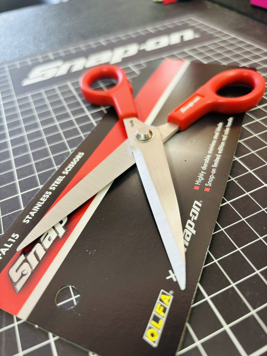 SnaponYamagata's tweet image. スナップオン×OLFA
本数限定‼︎お早めに😊
#olfa
#snapon
#オルファ
#スナップオン
#スナップオンツールズ 
#スナップオンジャパン
#工具好き
#スナップオンあきる野