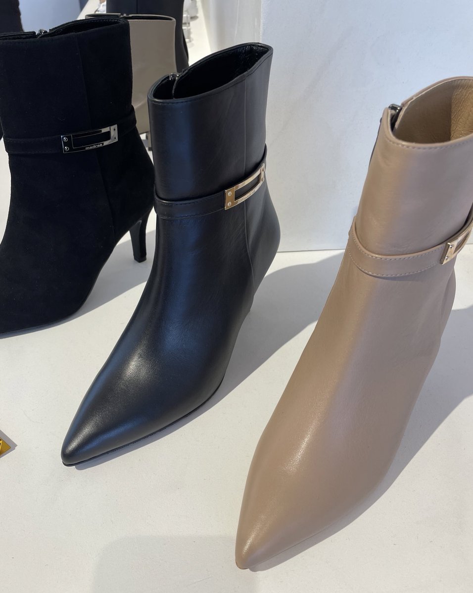mamiponxnm's tweet photo. ブーツも👢素敵過ぎて😆
ほれぼれ✨思わず激写📸
#madas #マドラス #革靴Love https://t.co/31zK8ykIfV