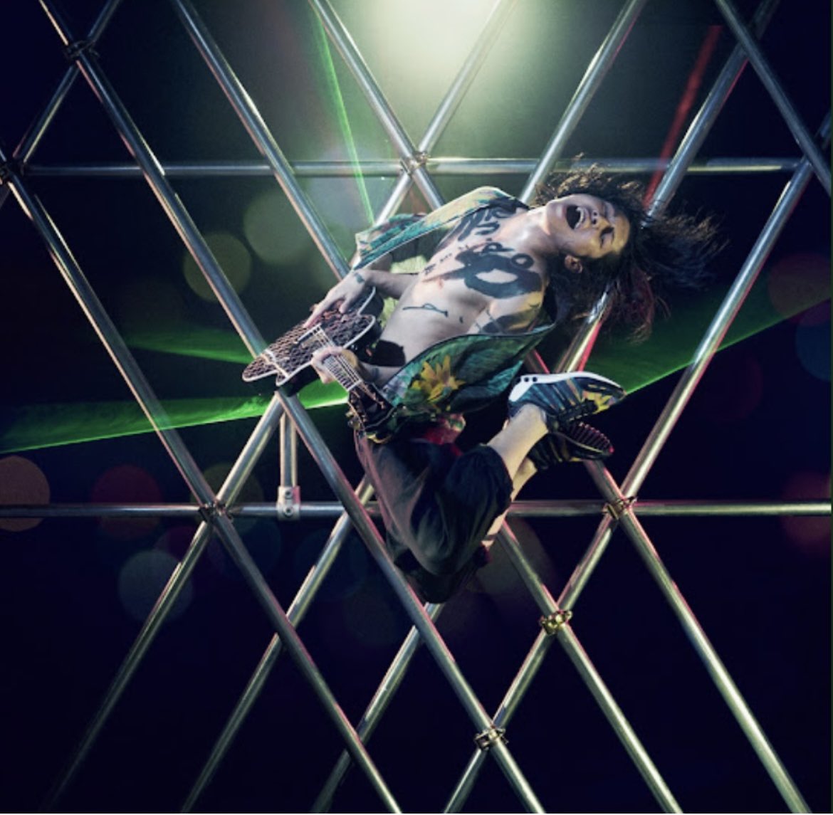 TLRS1111's tweet image. #MIYAVI さん
Happy Birthday 🎸✨
数年前に初めて買ったアルバムのジャケ写です✨
#MIYAVI 
#TLRS