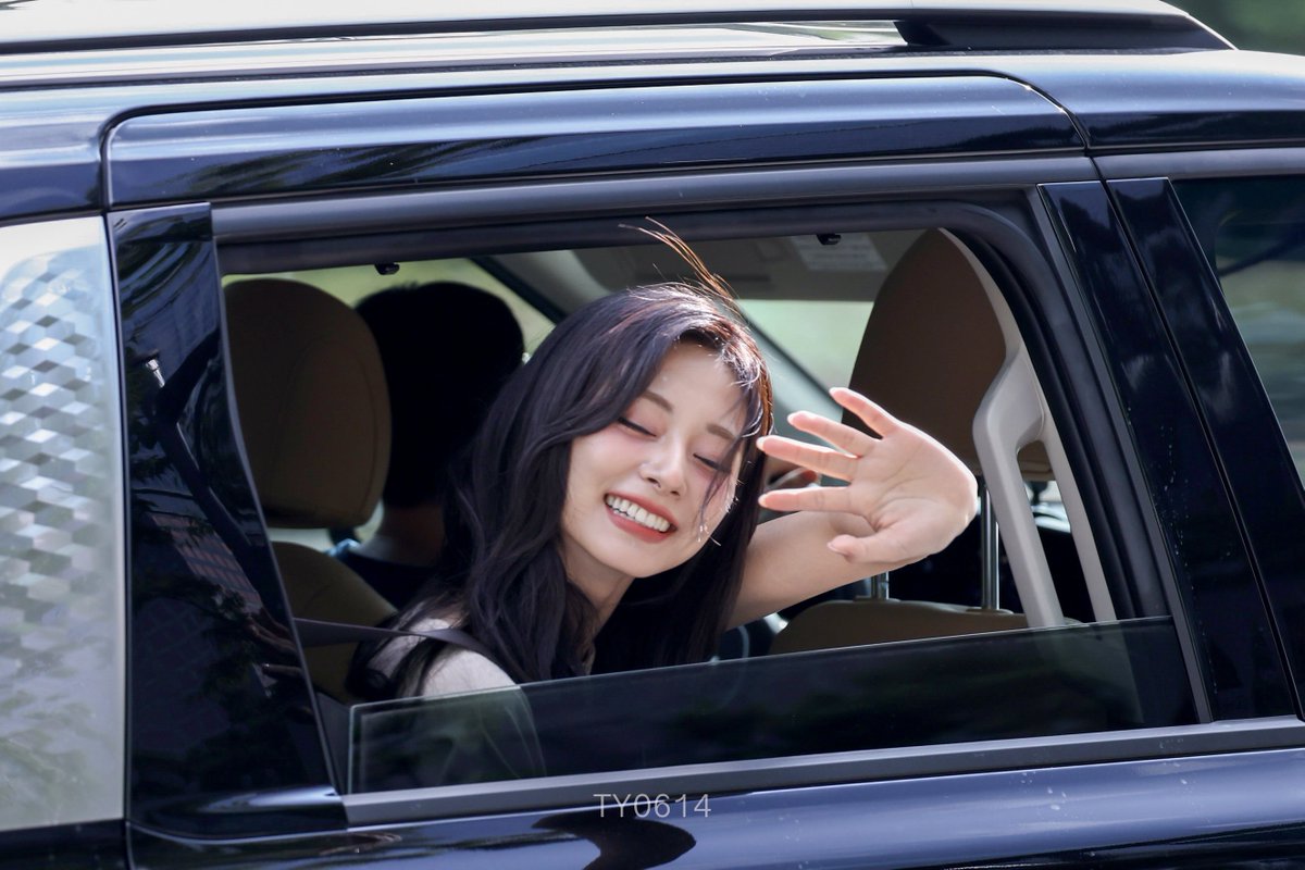 240914 HD

🫶預錄下班～～💪

#쯔위 #TZUYU #트와이스 #TWICE
#abouTZU #RunAway
<a href="/JYPETWICE/">TWICE</a>