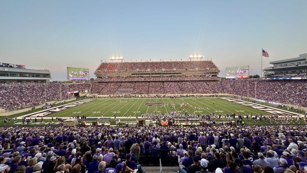 cfbcampustour's tweet photo. Bill Snyder Family Stadium from all angles 📸

📍 Manhattan, KS
🏠 @KStateFB 
🕰️ Opened in 1968
🪑 50,000 seats

#EMAW https://t.co/UPiZrxLYwb