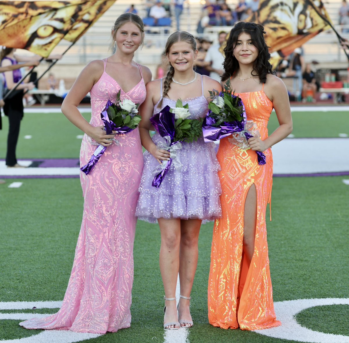 JHS Homecoming Queen-Brailyn Tullous
Finalists- Michelle Barron, Miranda Piedra, Vivian Rater, Jissel Luna
Freshman Princess- Starr Wesson
Sophomore Princess- Ailin Aldava
Junior Princess- Ashleigh Guthrie