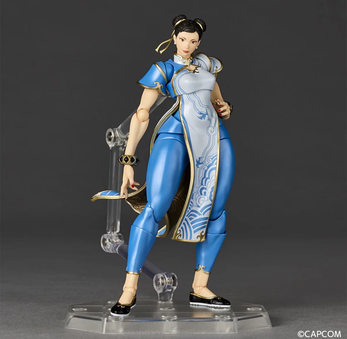Awantonart's tweet image. Debating on pre-ordering the AY Chun-Li. Great for references, but idk if them proportions are too exaggerated 👀👀