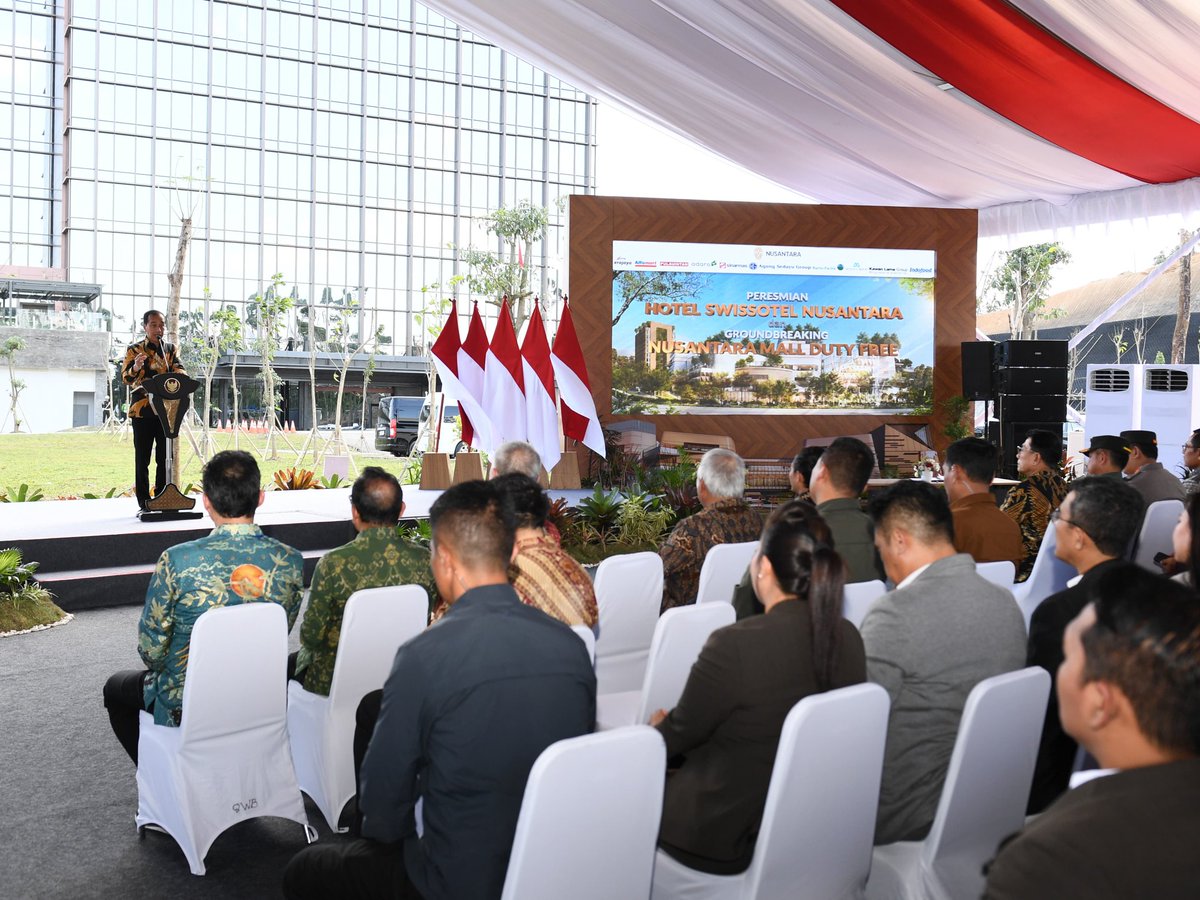 jokowi's tweet photo. Saya mengapresiasi penyelesaian pembangunan Swissotel Nusantara dalam 9 bulan. Hotel ini serta Nusantara Mal Duty Free yang akan menambah keramaian di IKN.

Pemerintah saat ini fokus menciptakan keramaian di IKN untuk membangun ekosistem kota yang hidup. Berbagai fasilitas, seperti jalan tol ke IKN yang direncanakan selesai pada pertengahan 2025, serta peningkatan frekuensi penerbangan ke IKN akan menjadi pendukung proses kepindahan ASN ke IKN.

***

Foto: Kris - Biro Pers Sekretariat Presiden
Lokasi: Ibu Kota Nusantara (IKN). Jumat, 13 September 2024.