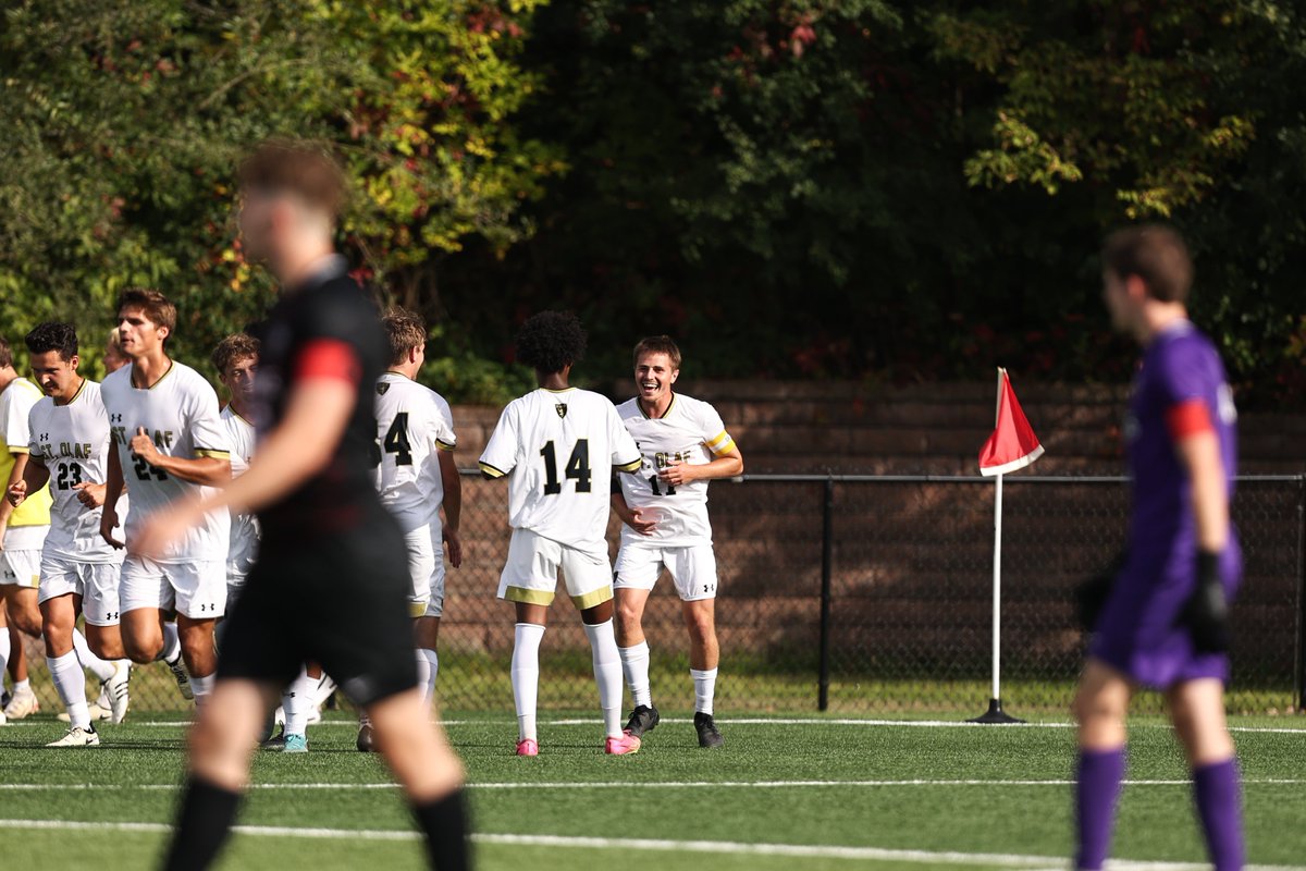 St. Olaf Athletics tweet media