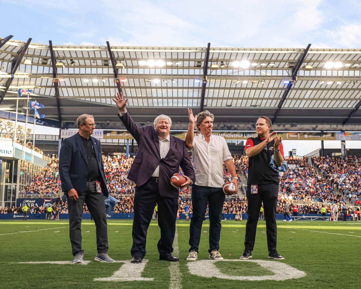 SportingKC's tweet photo. On behalf of our ownership group, it's been a pleasure hosting @KU_Football!

Y'all are welcome back any time 🏈🏟️

#SportingKC | @cmpark https://t.co/lAfPewbZ6R