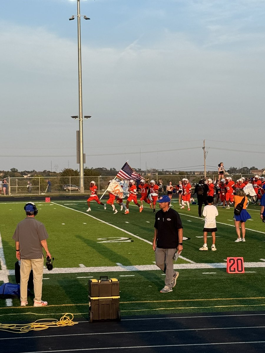 OPS_WestviewWR's tweet photo. Out watching the #freaks do what they do!!! #mobup @OPS_WestviewFB https://t.co/XysotRoYa5