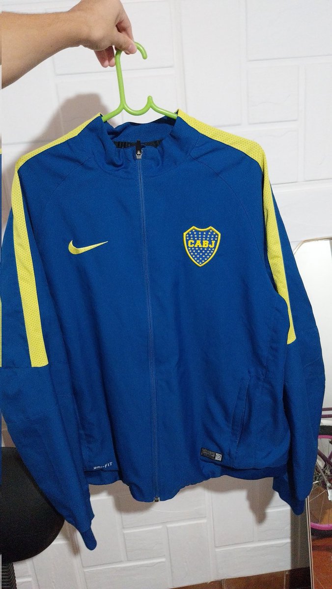 FacundoM07's tweet photo. @marto_m3 Muchachos, Talle L origi. Soy de Zona Oeste, Buenos Aires. Ni se cuánto vale 🤔👀 https://t.co/v3xNtGrJVd
