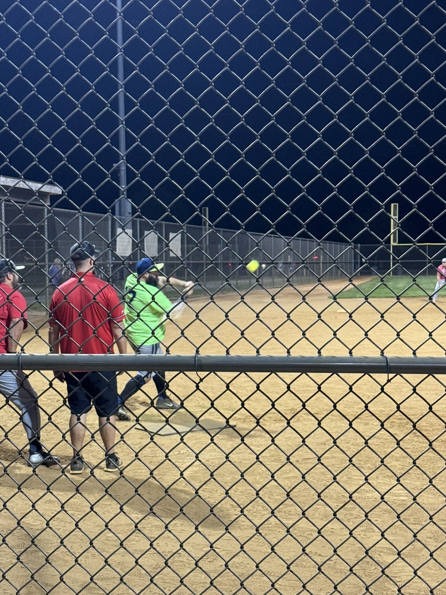 WVUgal_MP's tweet photo. Fall ball is here and 17 is my favorite. 😍
#GreenMonster #BeardedBallPlayer #HandsomeHusband https://t.co/QpYAQel00q