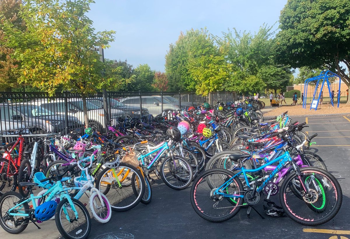 Bike to School day @RocklandD70 was a success! Thank you to the amazing RFA for such a fun day loved handing out ice cream coupons to all the participants at the end of the day! #d70shinyapple #d70raptors