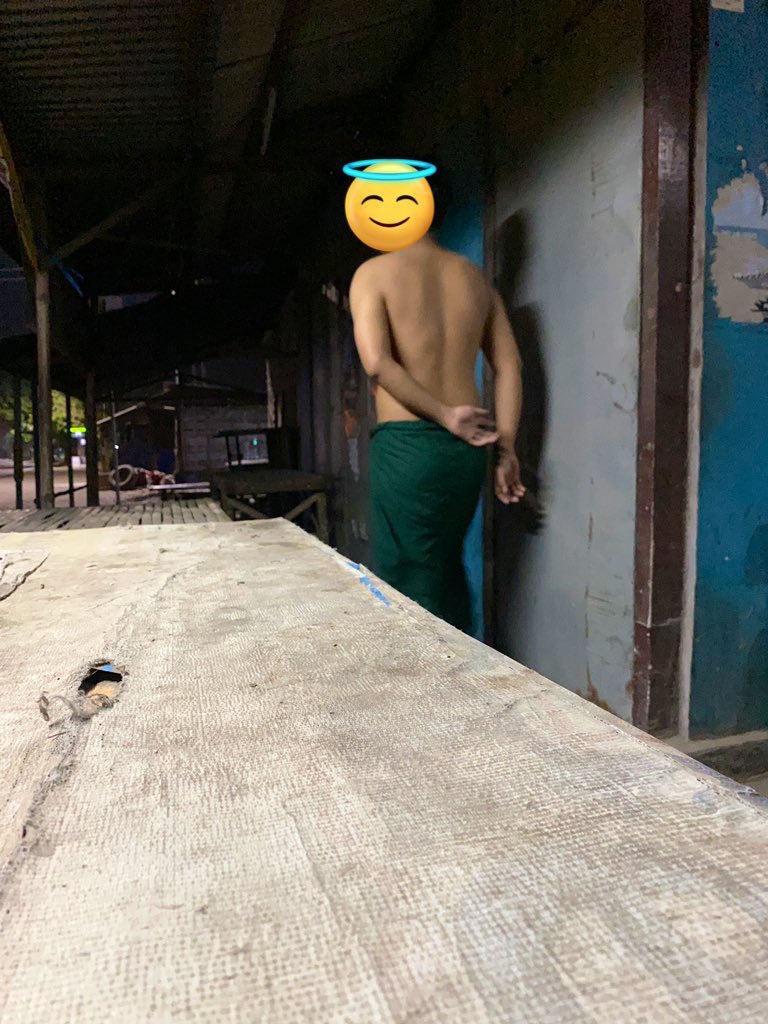 Anga12489's tweet photo. Pas banget depan jalan raya mau fto bugil dpn banyak kendaraan lewat jadi alhasil foto pakek sarung @FabAtni @Ryan_nude69 @nudisteksib @naturalinaja @kang_kung69 @solonudis @Tictaktoe2 @nudist_bali @nude_sby https://t.co/BtJDWyOGp7