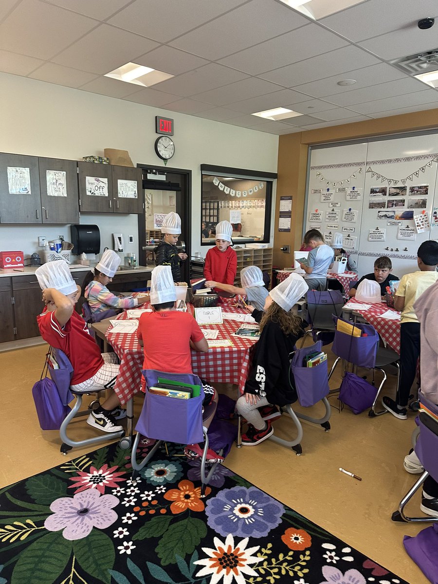 mrsjohnsonNRES's tweet photo. We had so much fun this week opening our class library and having our “book tasting!”#NRInspiregreat https://t.co/wKrZa72dY1