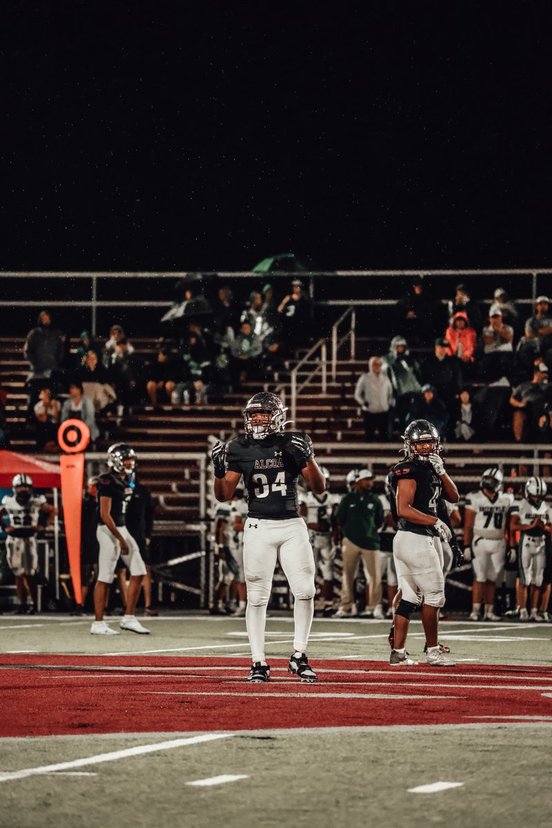 manman_henry28's tweet photo. It’s the fans that Breed that energy 🔥🔥🤫🦍🌪️@2HYPEsports @alcoafootball https://t.co/vCRzJQs9Hp