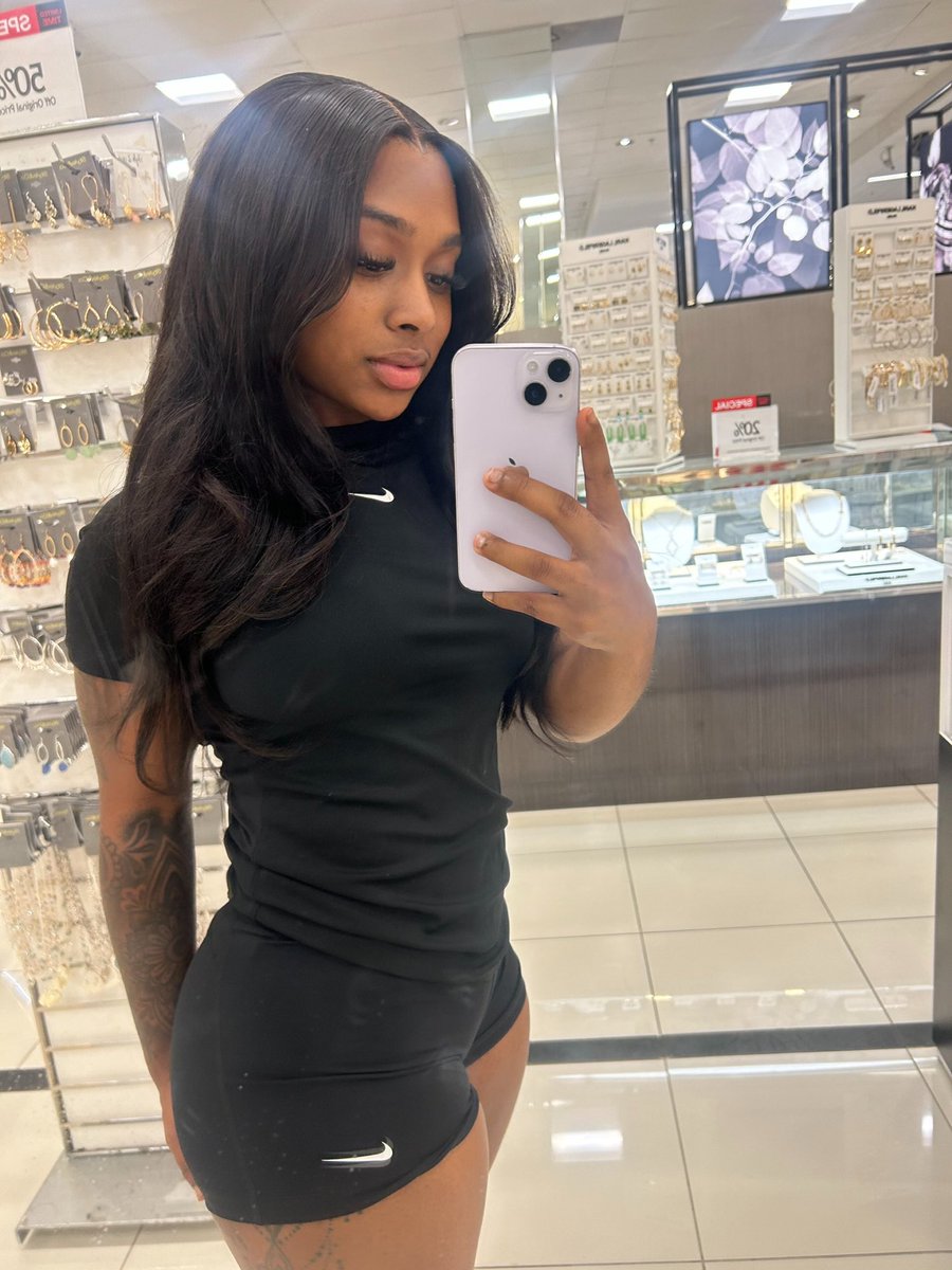 mall lighting hit different!🖤
