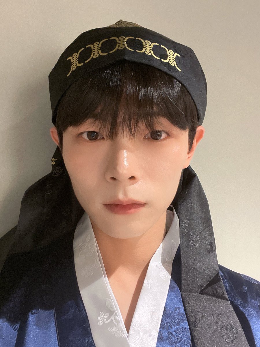 anjalgoyam's tweet photo. 추석인데 나랑 꽃도령루시보자 https://t.co/qElY6Oo71X