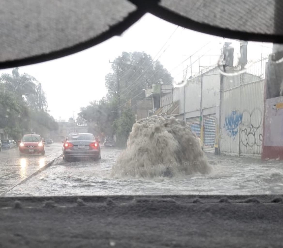 QuadratinEdomex's tweet photo. 🌈 TOLUCA AYER 🤩 // 🌧️ TOLUCA HOY 🥹 https://t.co/at4hYb2ioD