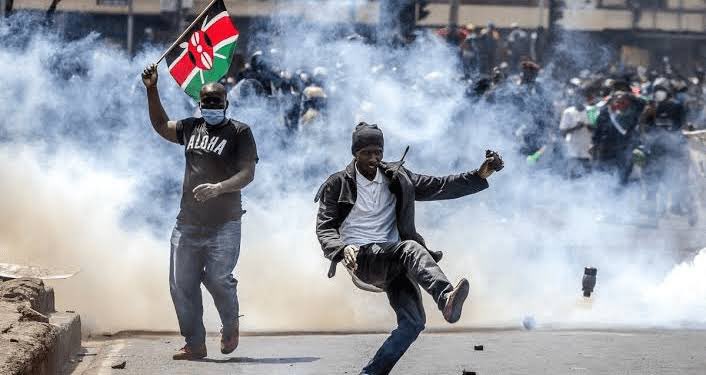 TrendingEx's tweet photo. Kenya's Inspector General of Police sentenced to six months jail, for disobeying court order.

Gilbert Masengel ignored court orders seven times, summoning him to explain the whereabouts of three protesters who were abducted by the police since the Kenyan Gen Z Protest., following a law suit from Law Society of Kenya ,equivalent to Nigeria's NBA.