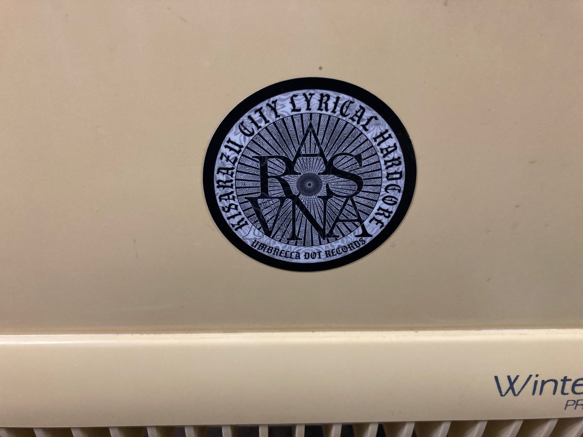 【今日のオススメ】
~KISARAZU CITY LYRICAL HARDCORE~
ARSVNAのデビューライブ＠稲毛K'S DREAM
常連バンドの
NEW SCRIPT NUMBER
METEO STRIKERSも一緒。
ARSVNAは来店時に自分らの来た証をトイレのエアタオルに残していってくれた。こうことしていくバンド、キャプテンは好きだぜ👍