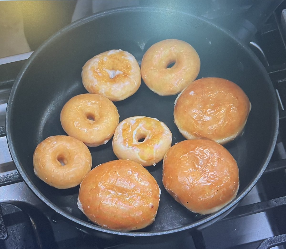 lienfrommars's tweet photo. me: yeah, I cook
actual me cooking:
@davidchang @netflix @krispykreme https://t.co/rs6pSOaGT2