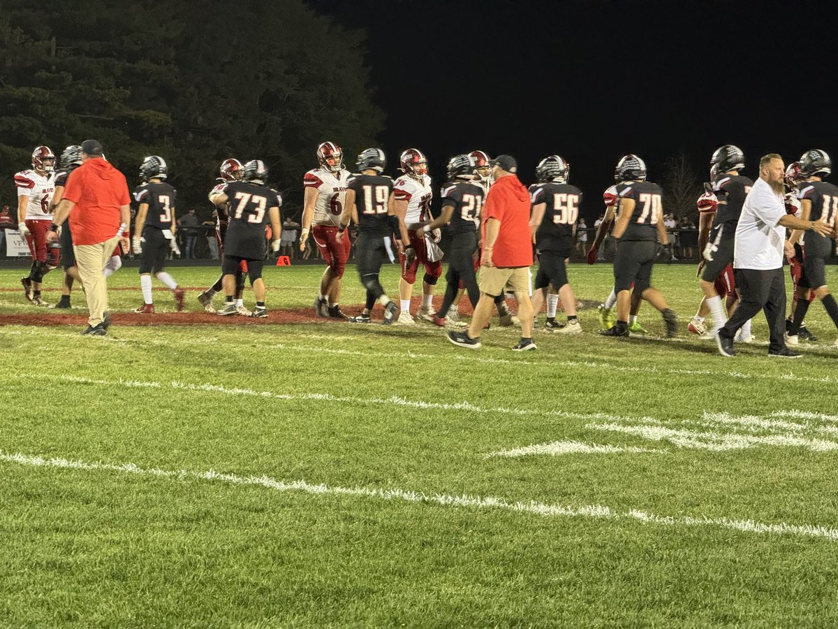 sportingpumpkin's tweet photo. Final as @LEBravesFB wins fifth straight #BackyardBrawl over @Circleville_FB 35-17.  @litter_media @94CountryWKKJ https://t.co/P0YfmtIYyR