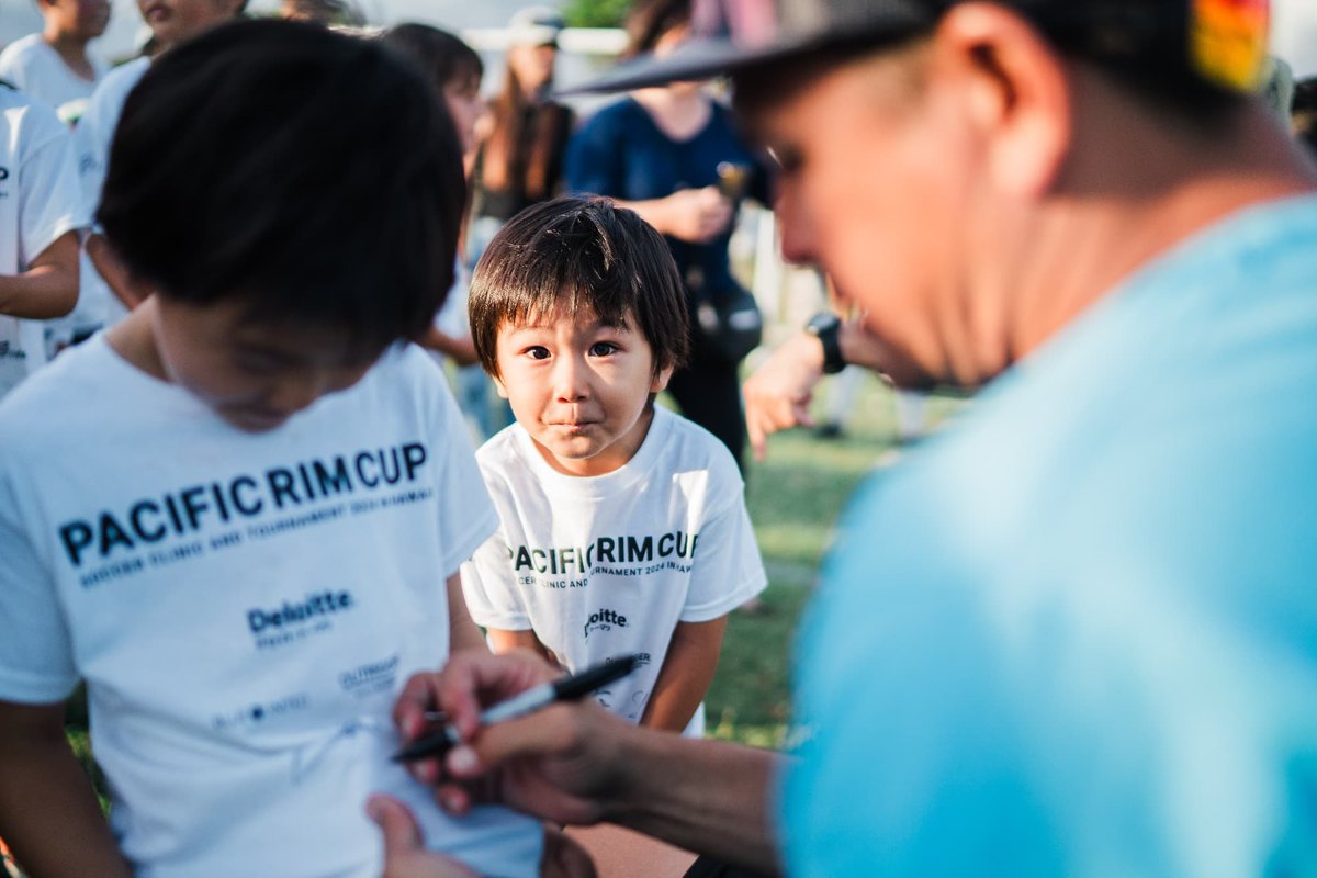 PacificRimCup's tweet photo. Every kick, every cheer, every smile - it’s moments like these that make the Pacific Rim Cup so special🌟⚽

#PacificRimCup 
👉https://t.co/3WtMCOKGD2

#Hawaii #Honolulu #BlueUnited #SeattleSounders #MLS #SoccerClinic #SoccerTournament @deloitte_jp @OutriggerResort @IACETRAVEL https://t.co/2lkda6bAKW