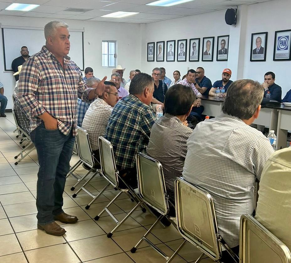 Firmes y cerrando filas, conviviendo y platicando con amigas y amigos panistas sobre la siguiente etapa del <a href="/PANporSonora/">PAN por Sonora</a>, construyendo el partido que queremos para seguir en nuestra lucha contra el mal gobierno. 

Con las convicciones bien puestas seremos el mejor partido de