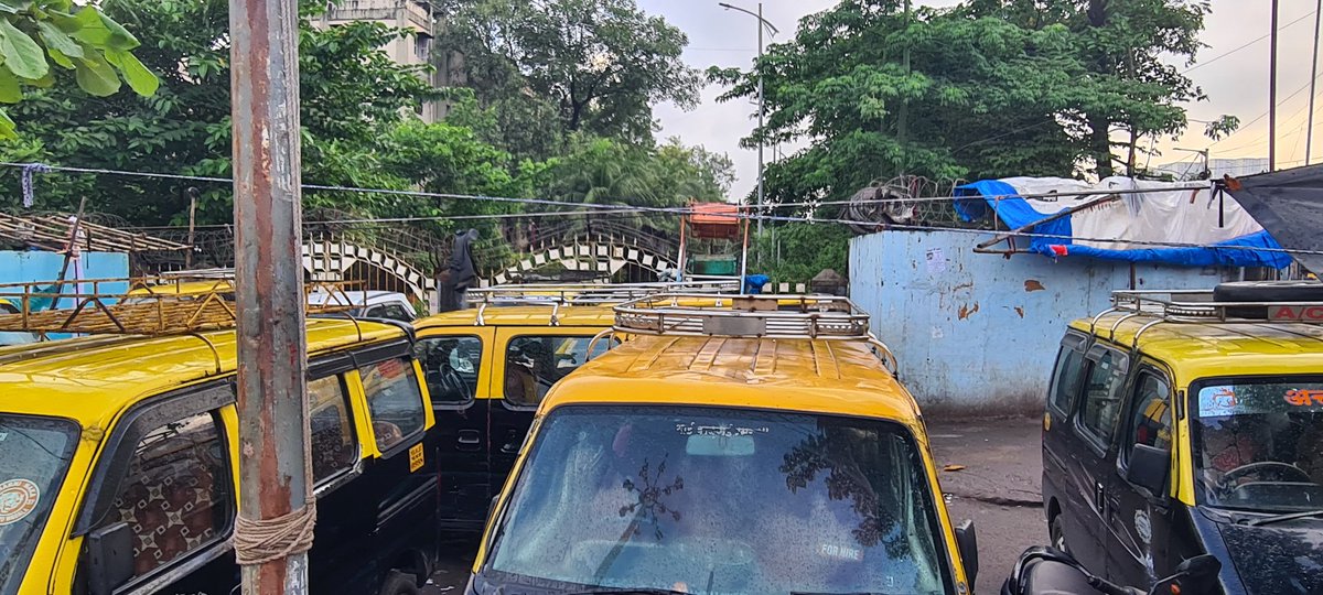 Mehtab_Sidd's tweet photo. Blocked complete Road PARKED TAXIS Everywhere,  MCGM Organised DEEP CLEANING DRIVE AT BHARNI NAKA urgent RTO Required  for TAX MOVING ANTOP HILL @mybmcWardFN @mybmc @DrSudhakarIRS  @timesofindia @MTPHereToHelp @CPMumbaiPolice @mybmcSWD @mybmcSWM @CMOMaharashtra https://t.co/mZhct2tSxL