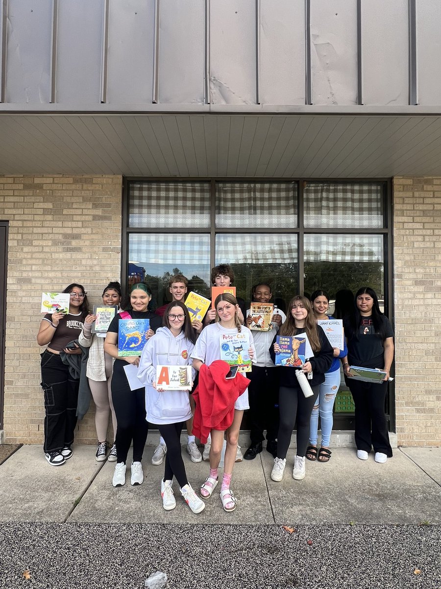 Miss_Rickard_'s tweet photo. Thank you @ChristianaES1 for letting our future teachers come read today for Reading in Schools day! We had a blast!
#teachersintraining #teachingasaprofession
@RiverdaleHighTN @RuCoCTE https://t.co/7yenlxpVuQ